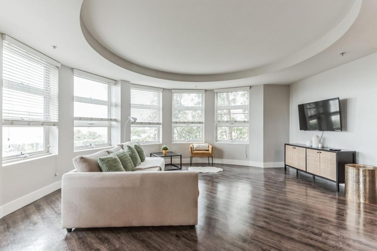 3BR 2BTH Santa Monica Apartment - Pool, Balcony, Near LAX - B&B Los Ángeles