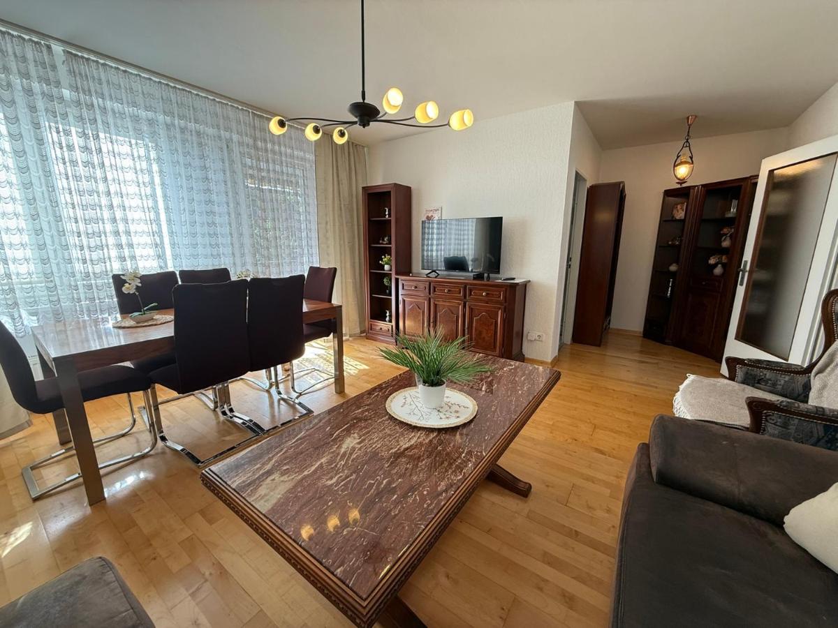 Altmodische 3 Zimmer Wohnung - Ferienwohnung Monheim am Rhein
