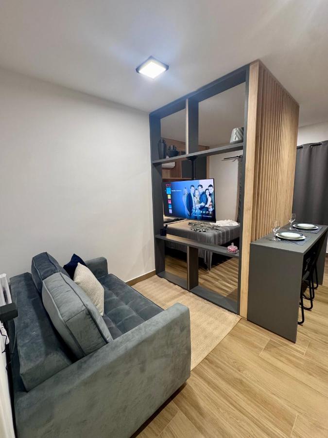 Studio 122 luxuoso, novo, bem equipado com ar condicionado e cozinha completa - Centro Mogi - Chambres d'hôtes Mogi das Cruzes