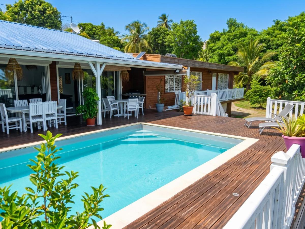 Villa spacieuse avec piscine au Gosier - Vue sur mer - B&B Le Gosier