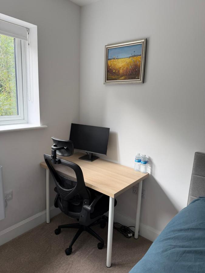 Modern En-Suite Double Room with Home Office - Bed and Breakfast Shephall