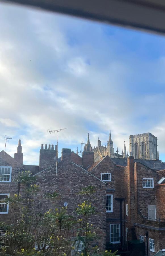 Percys - City Centre - FREE Parking & Minster Views - B&B York