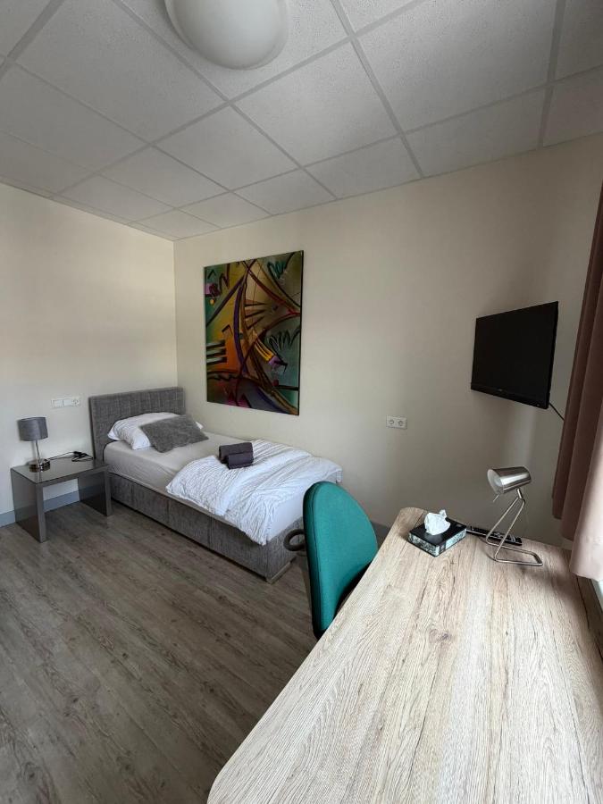 Amaya Rooms Hannover Laatzen nahe Messe & Arena - B&B Hannover