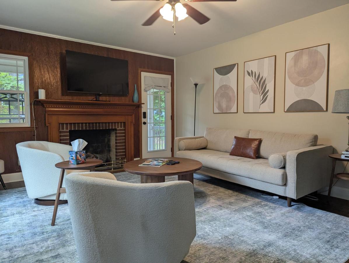 The Homestead Bungalow 2BR Den, Pets OK - B&B Durham