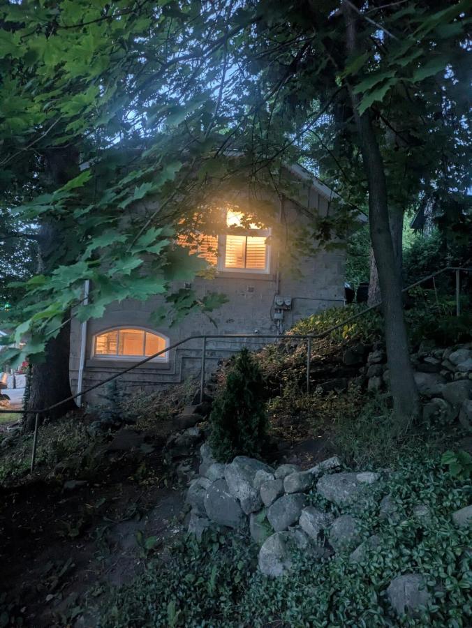 Olde Stone Coach House - Cozy Historic Getaway - B&B Fergus
