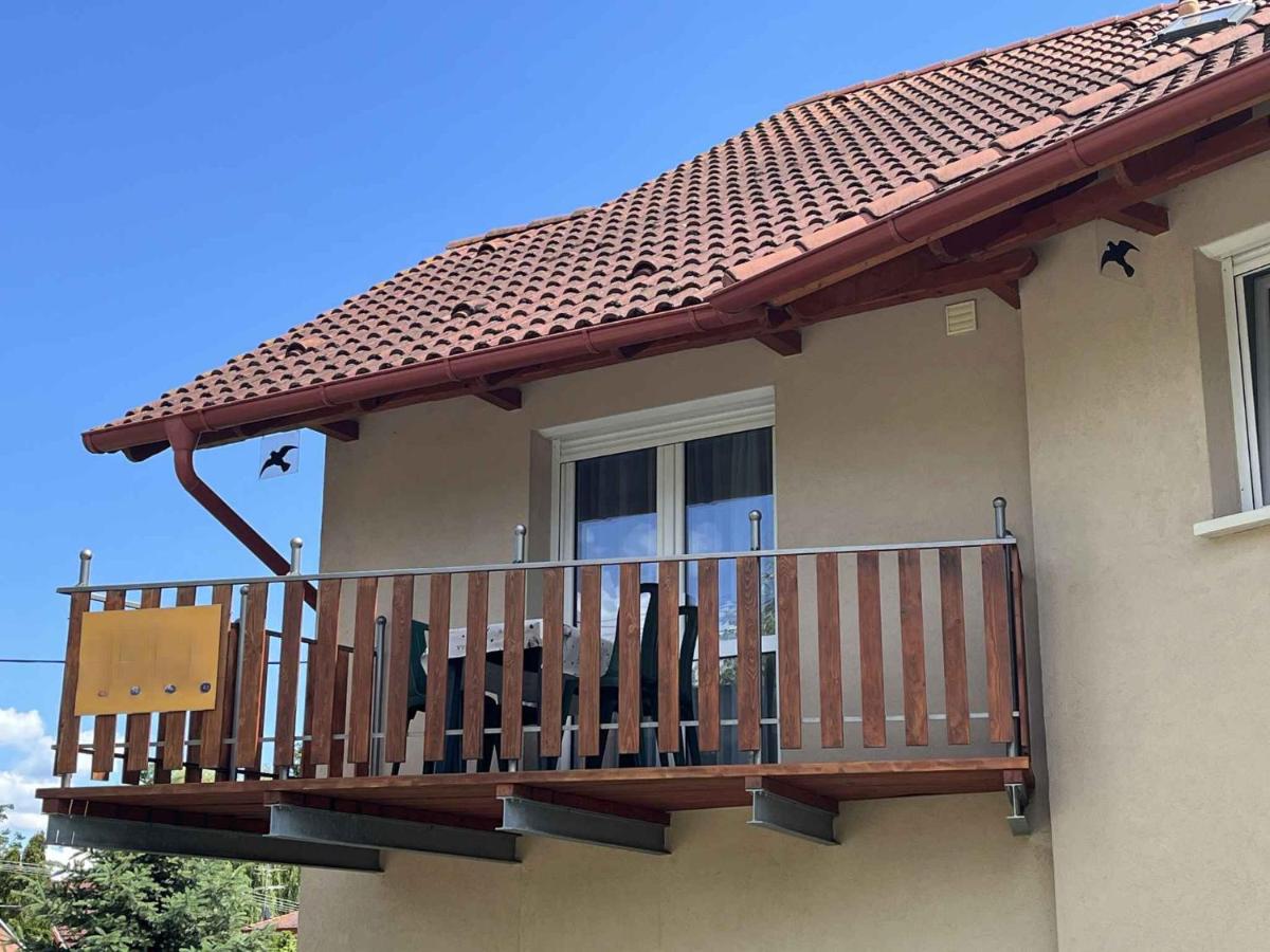 Apartments near Beach in Zamardi-Balaton 58067 - B&B Zamárdi