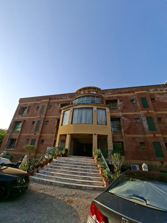 Private 1-Bedroom Apt - Park Towers F-10 Markaz - Chambres d'hôtes Islamabad