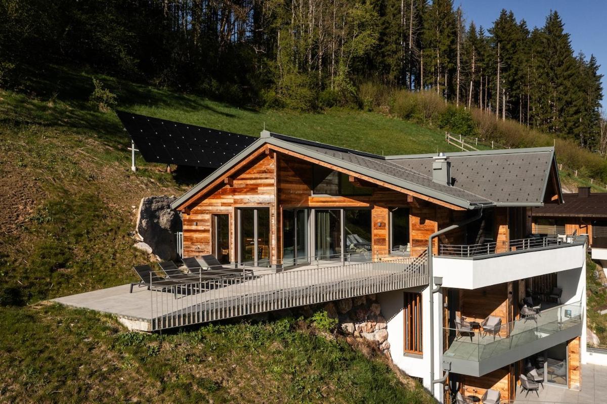 Cozy Alpine Residence Saalbach Perfect Family Getaway - B&B Saalbach