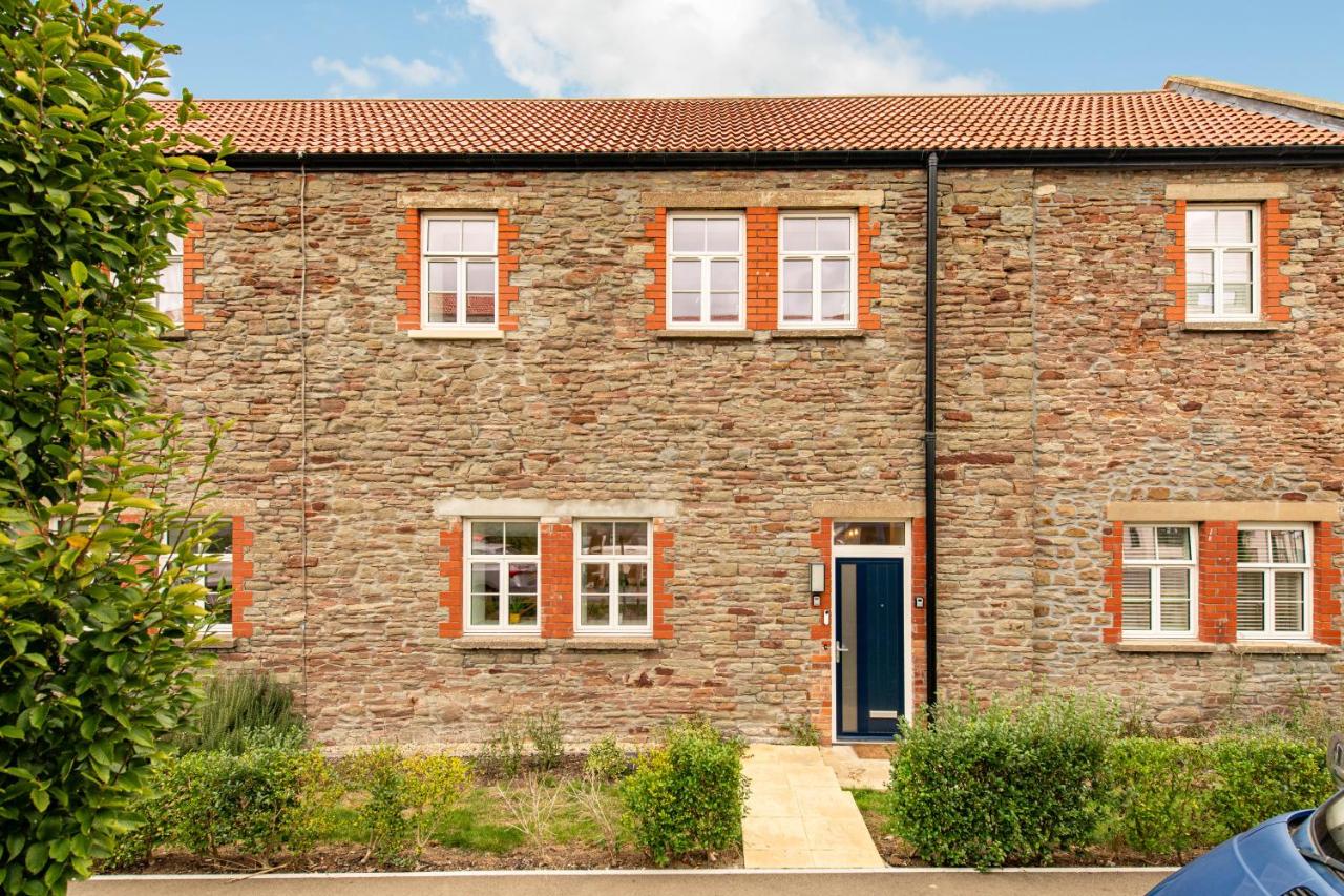 Modern 4Bed-4,5Bath House-Sleeps 11- Private Parking- By FabAccommodation - Chambres d'hôtes Bristol