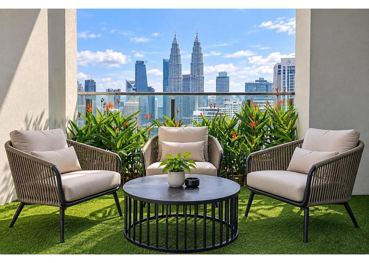 The Colony Luxe by Infinitum KLCC Sky Pool Suites by Atlas - Bed and Breakfast Kuala Lumpur