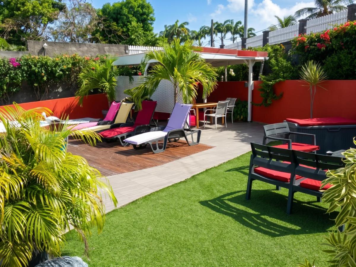 Appartement spacieux à Sainte-Anne avec piscine partagée. - B&B Sainte-Anne