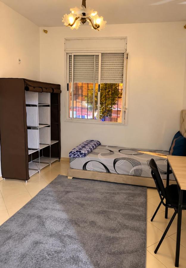 Private Room with Desk & Fast Wi-Fi - Ferienwohnung Casablanca