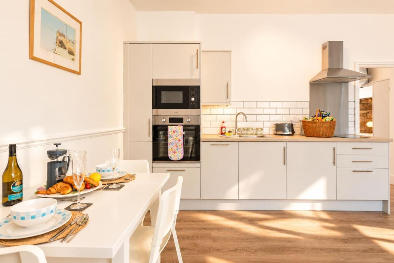 Dizzy Lows Modern 1 Bedroom Swanage Apartment with Sea View - B&B Swanage