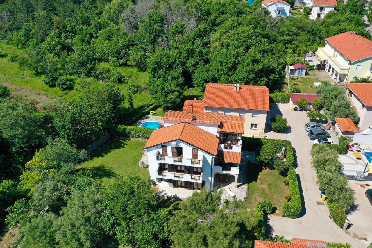 Apartments in Silo - Insel Krk 13513 - Chambres d'hôtes Šilo