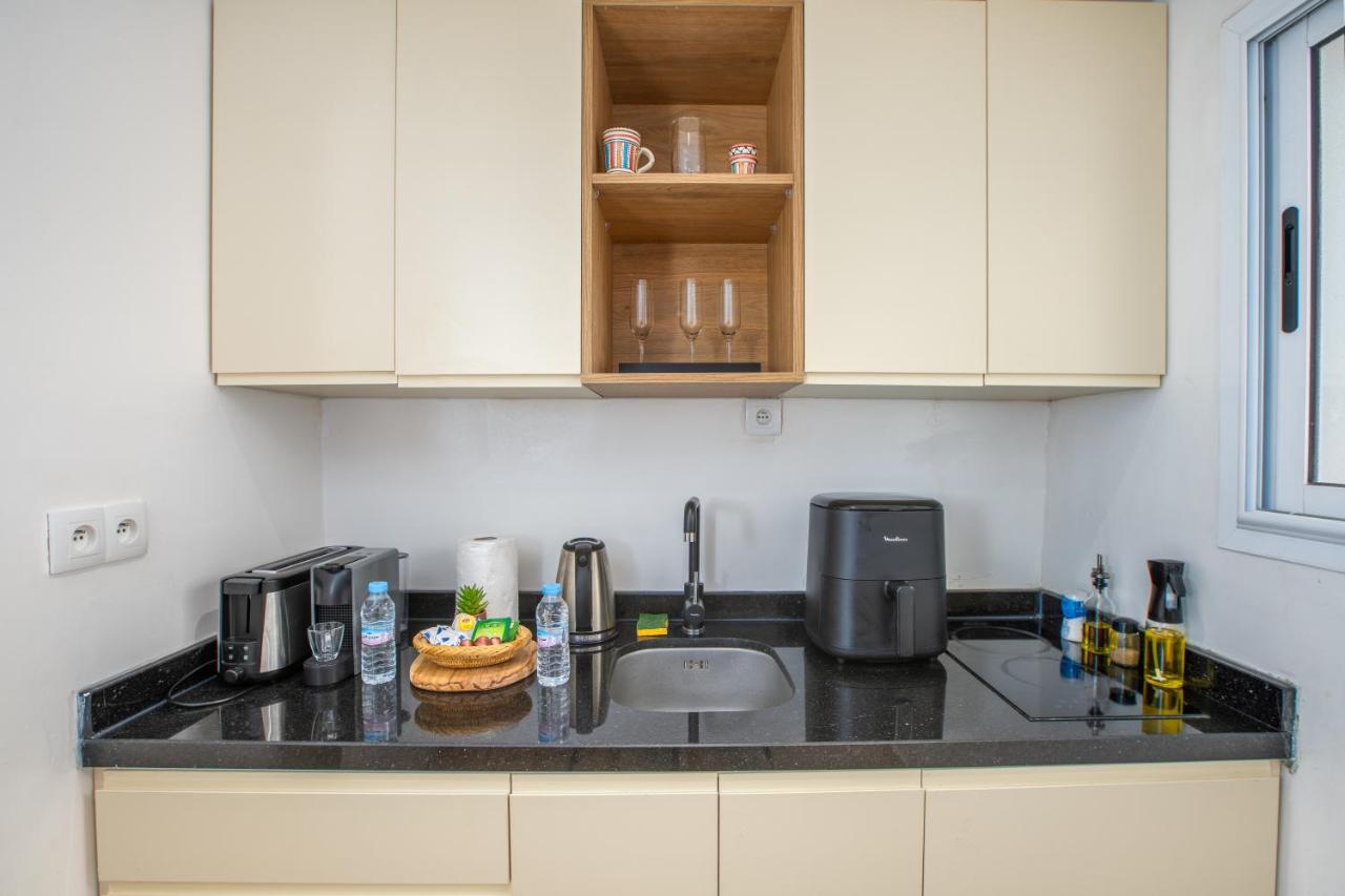 Cocon Moderne & Lumineux avec Terrasse Privée - B&B Agadir