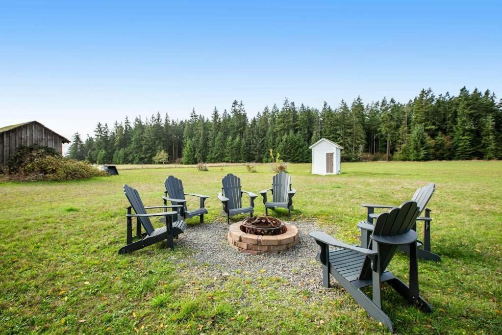 Historic Officer's Farmhouse at OLF - B&B Coupeville