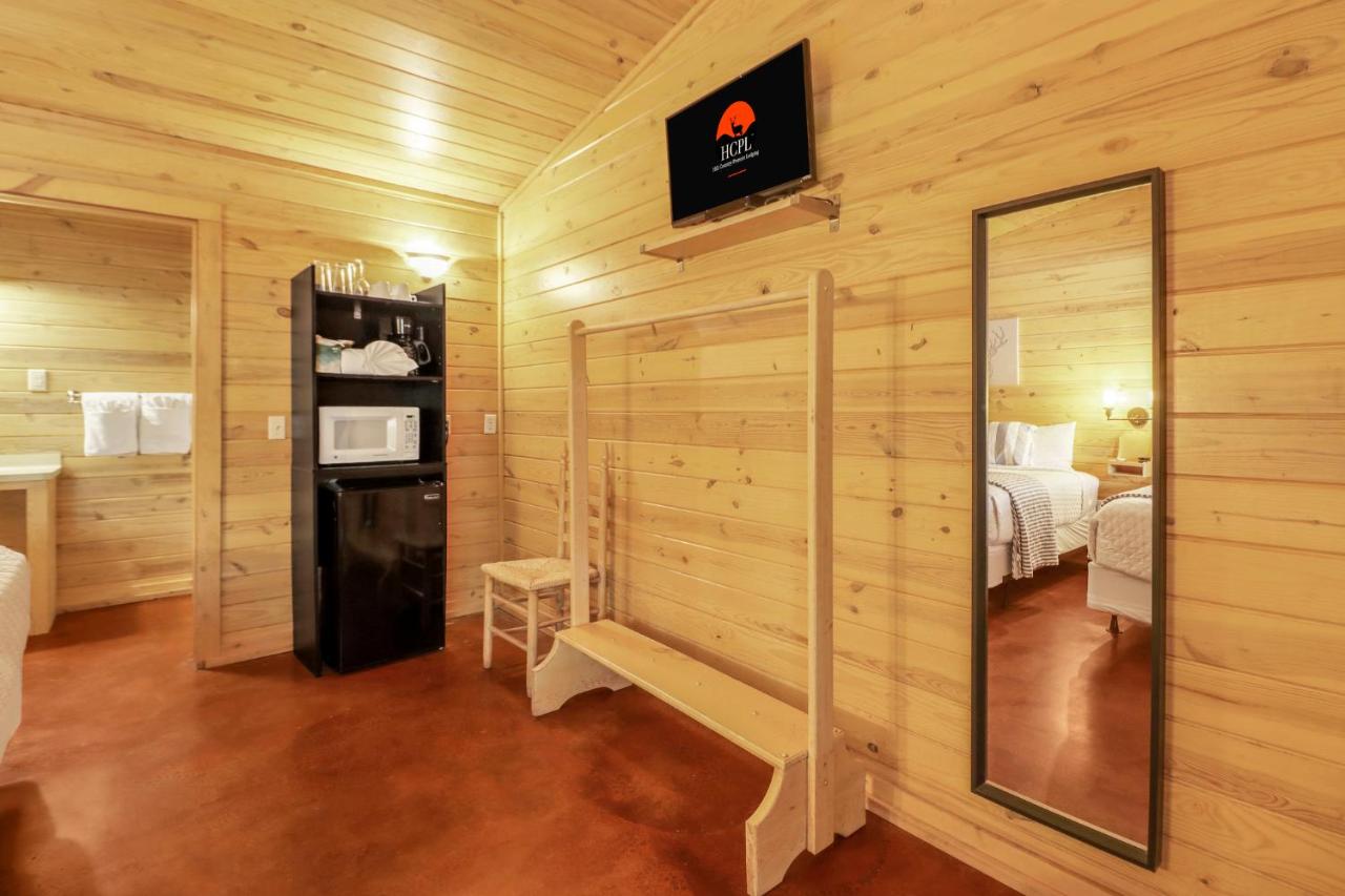 Wimberley Log Cabins Resort and Suites - Unit 6 - B&B Wimberley