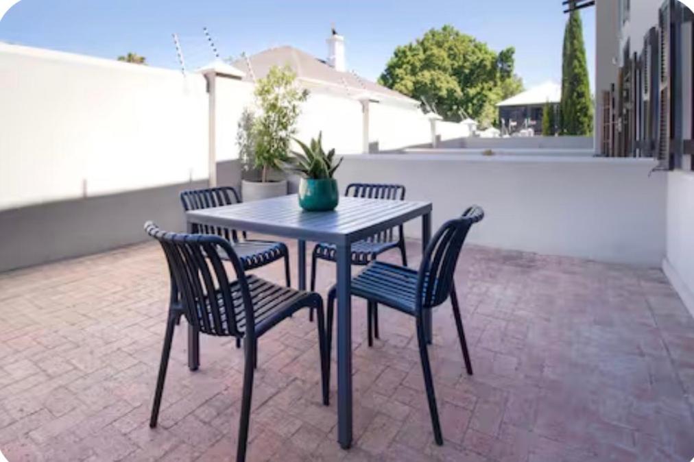 9 at Huis Piron - Location Stellies Central - B&B Stellenbosch