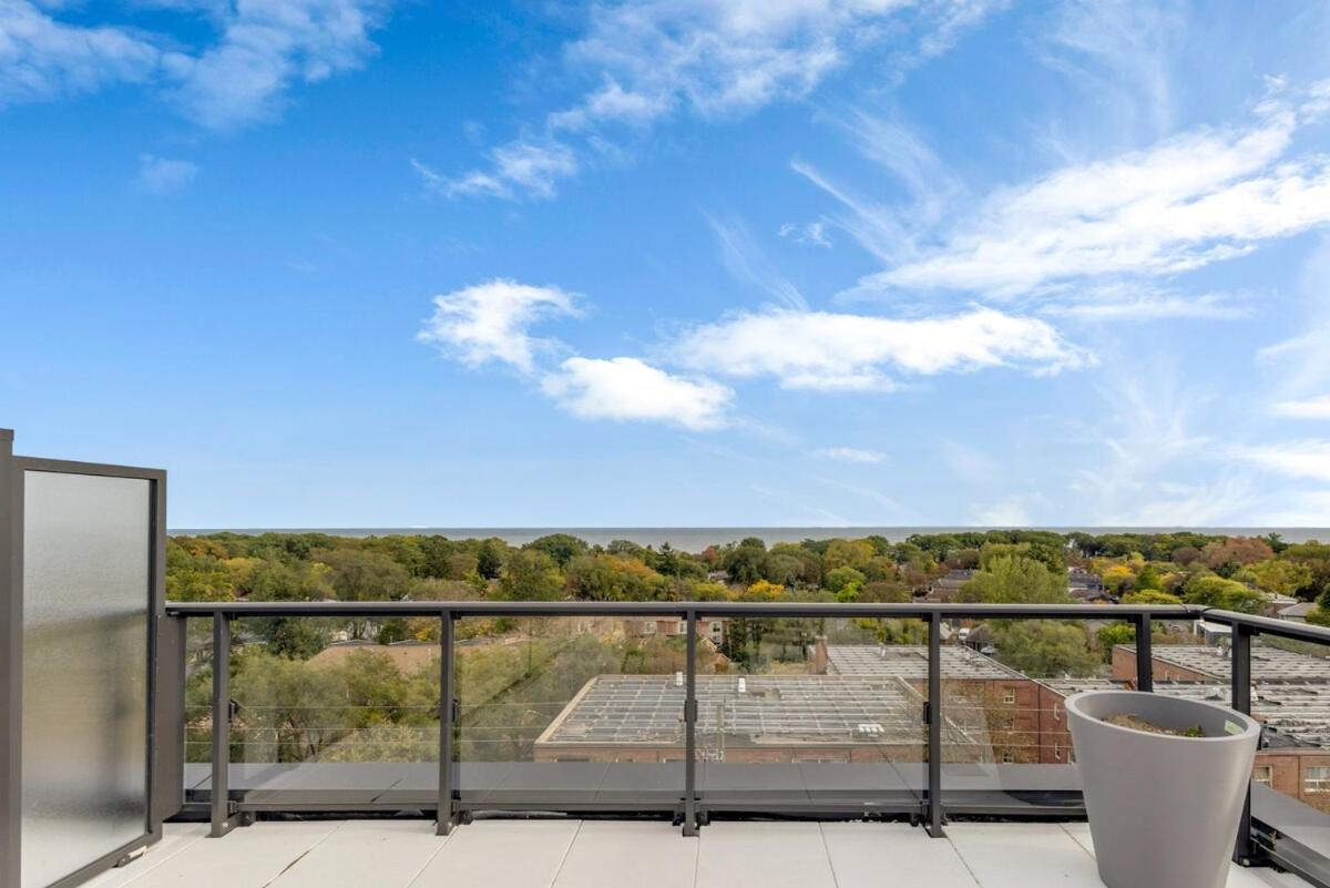 Scarborough Skyline Retreat 2Bed and Balcony - Chambres d'hôtes Toronto