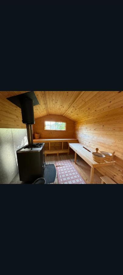 Fridfull lantlighet utanför Flen - Bed and Breakfast Mellösa