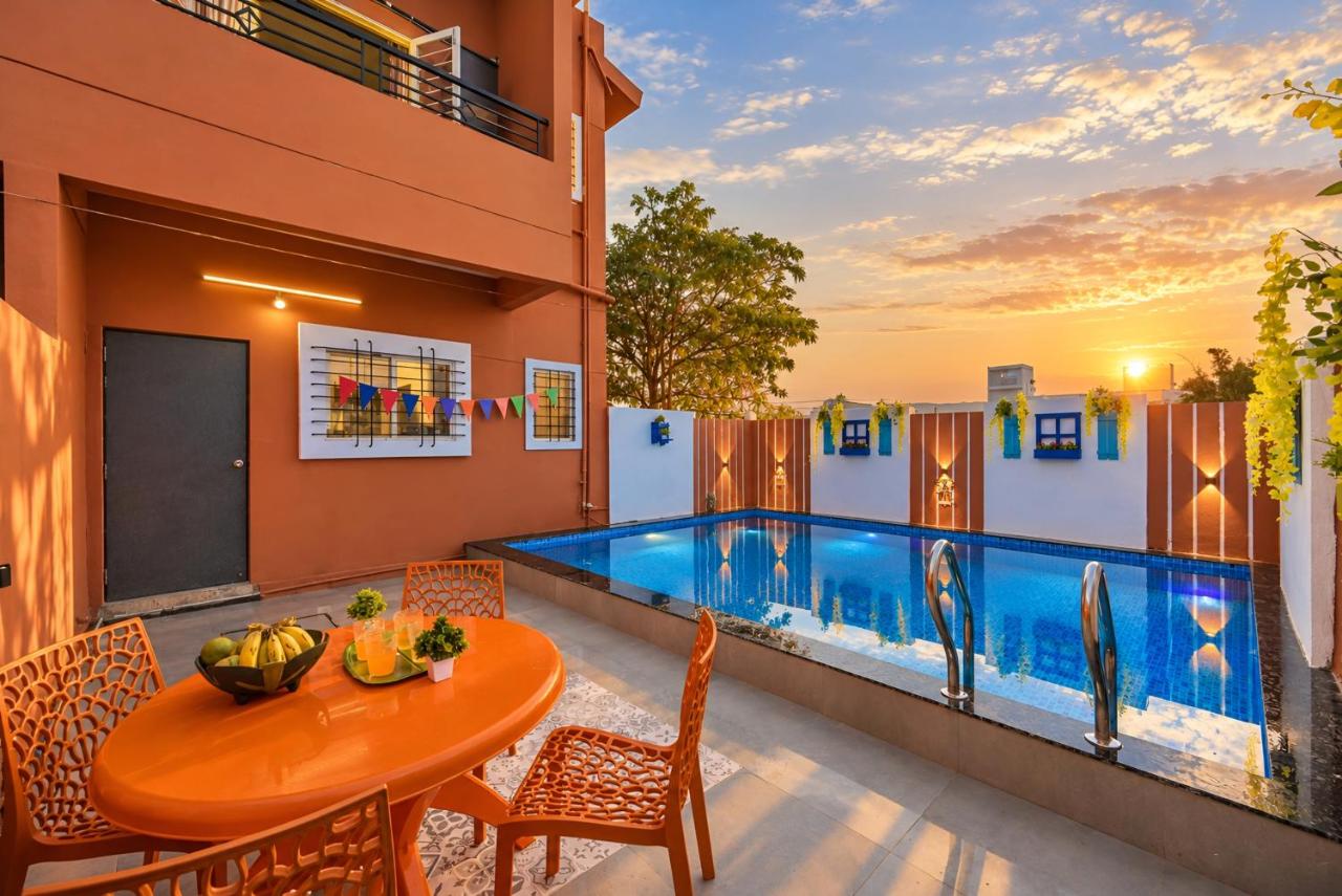 II EMPREAN STAYS II LOVE SHAKE II 2BHK II AC II PRIVATE POOL II FREE WIFI Il - B&B Lonavla