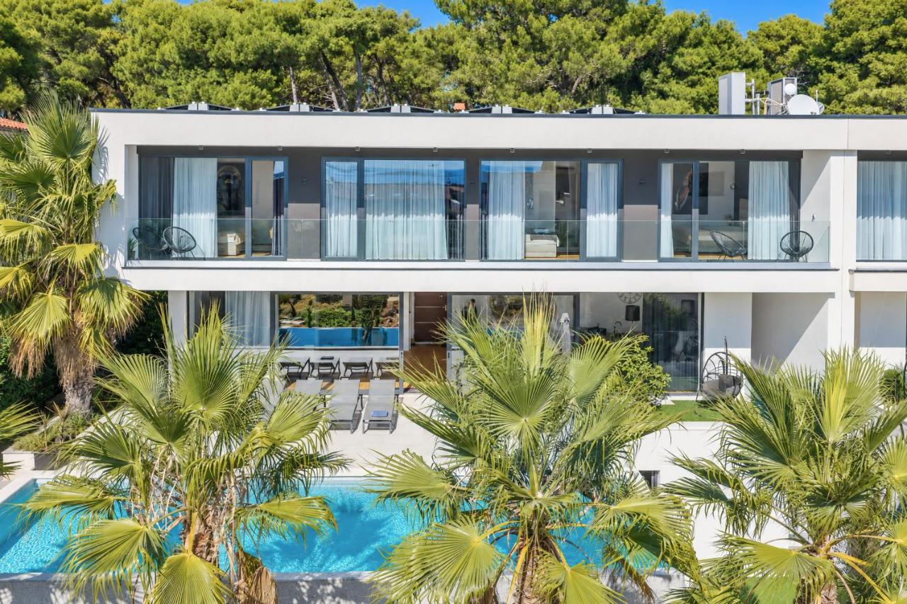 Luxury Villa Dali with sauna, whirlpool and heated pool in Medulin only 1,7 km from the beach - B&B Medulin
