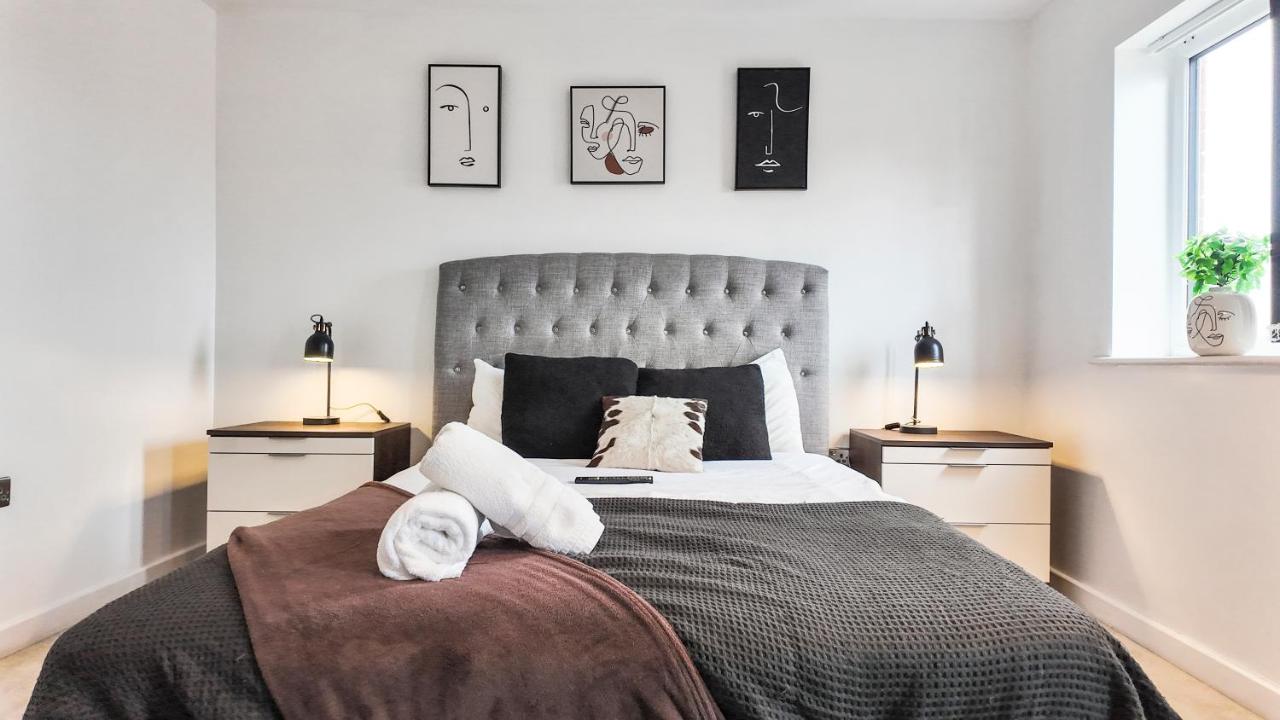Vibrant 4bedrom House In Salford, Sleeps 7 - Bed and Breakfast Manchester