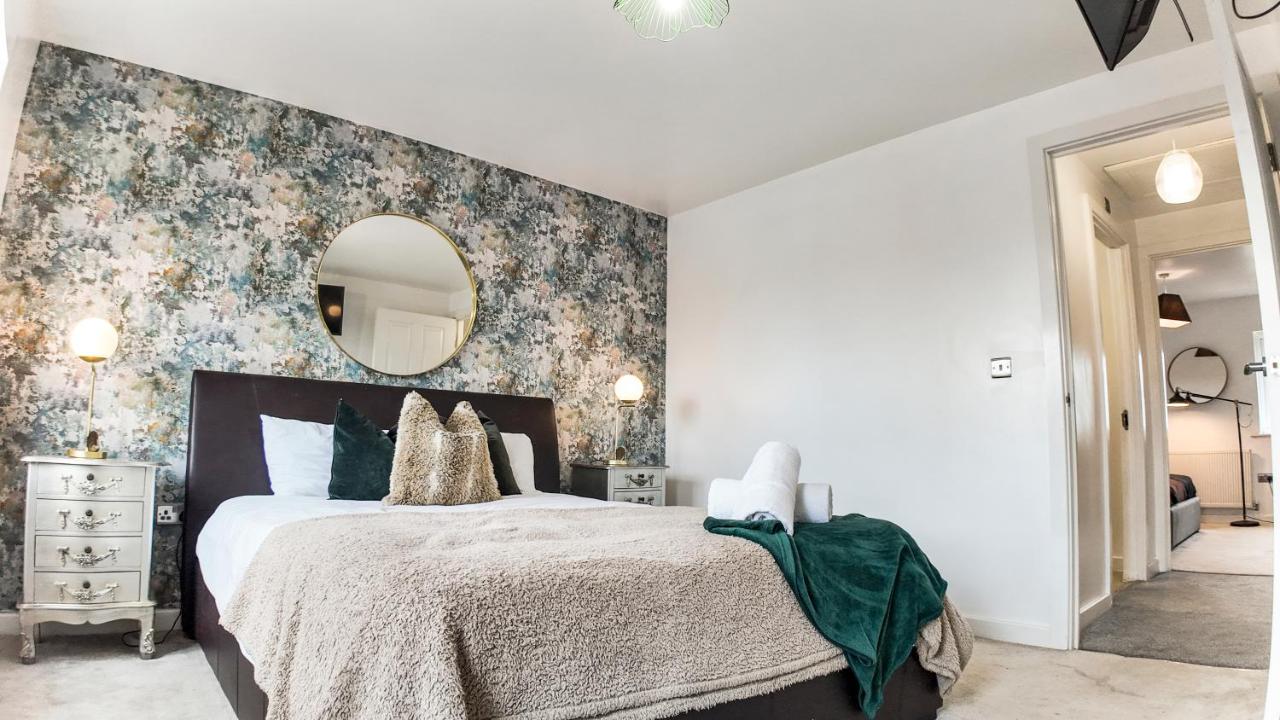 Vibrant 4bedrom House In Salford, Sleeps 7 - Bed and Breakfast Manchester
