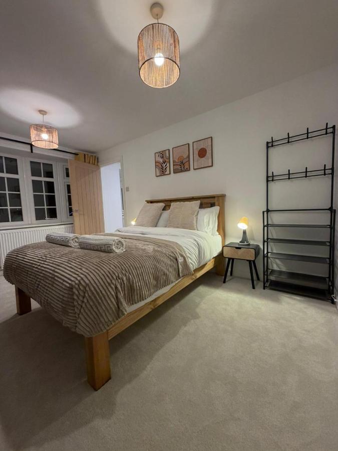 Luxury House, Great Location in Redditch - Contractors - Families - Groups - Relocators - Sleeps 9 - Chambres d'hôtes Bentley