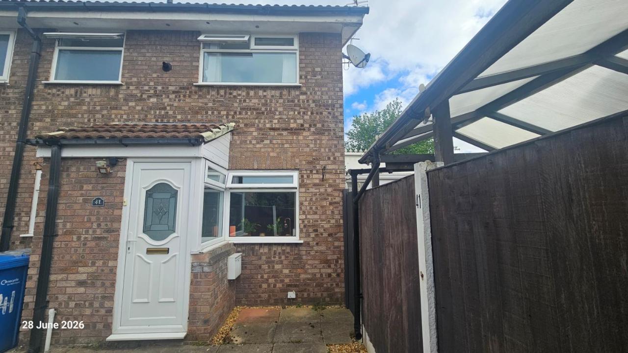 1 Bed House, Driveway, Conservatory, Garden - B&B Warrington