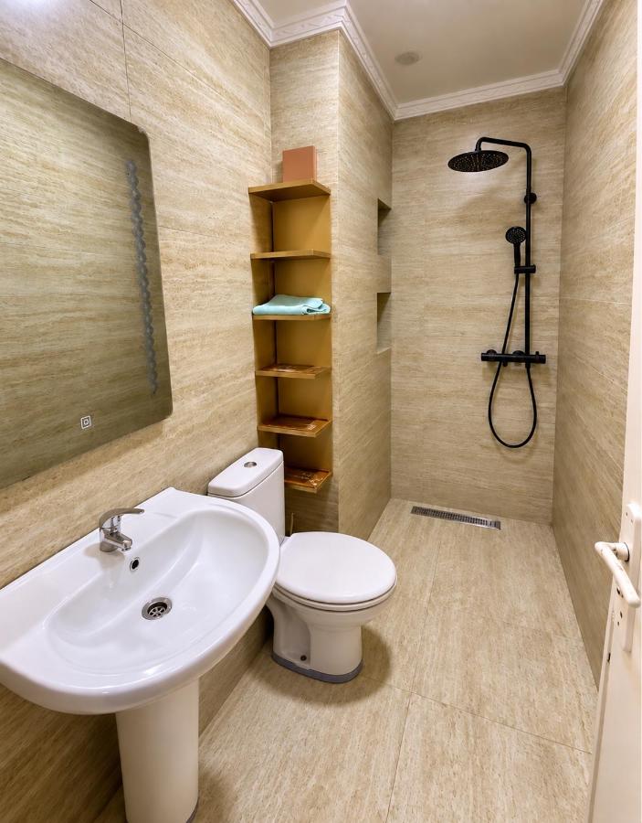 Tangier Apt Place Mozart, Beach, Corniche and Train TGV station - Bed and Breakfast Tanger