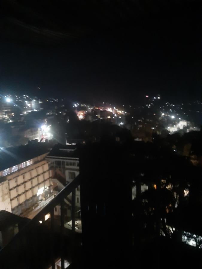 Rahul Residency Homestay- In the Heart of the City A Home Away from Home Wi-Fi Netflix Kitchen & Mountain View - B&B Solan