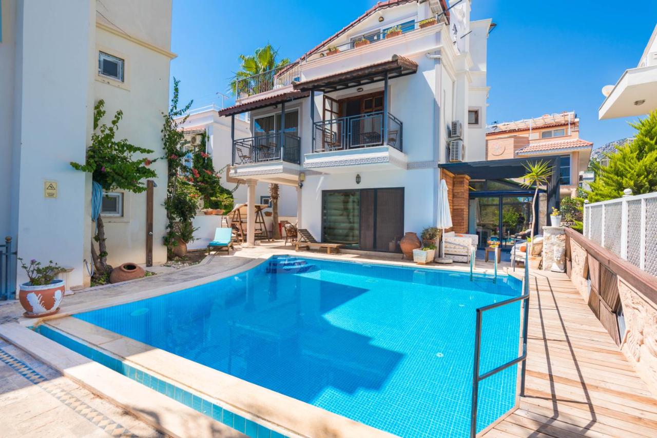 Kalkan Merkezde Havuzlu Apart - B&B Kalkan