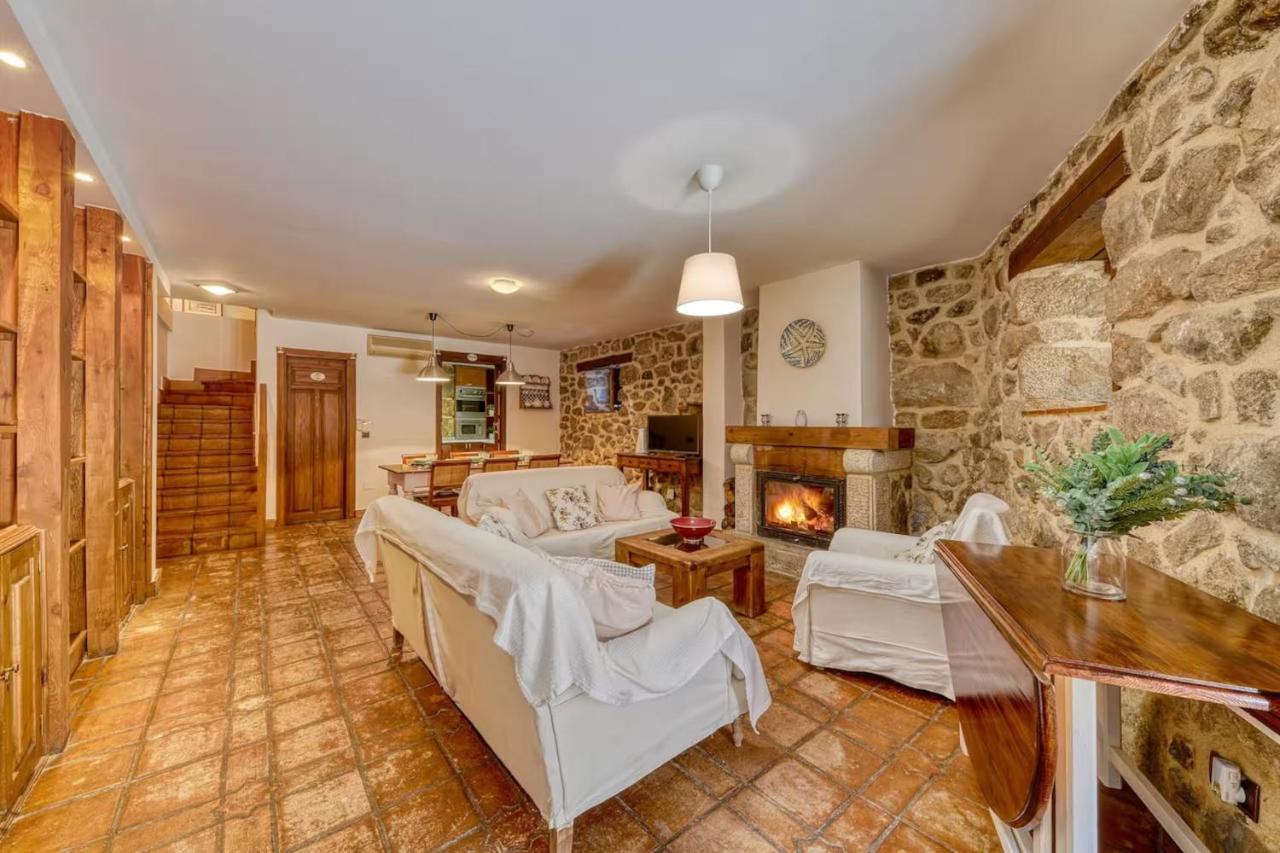 Antigua posada con baños en suite - El Reloj - B&B Piedralaves