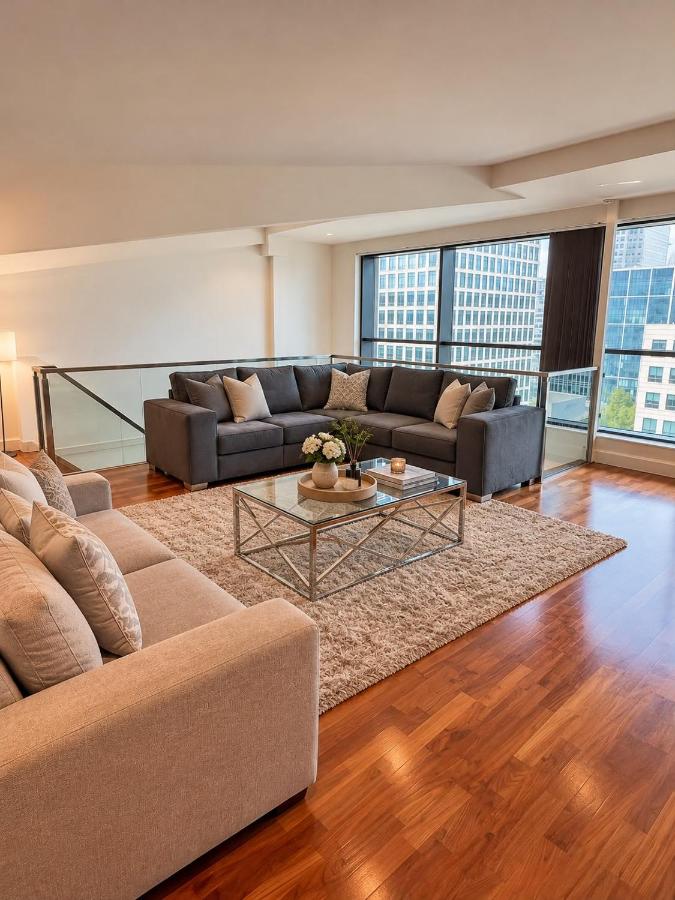 Canary Wharf City View Duplex - B&B London