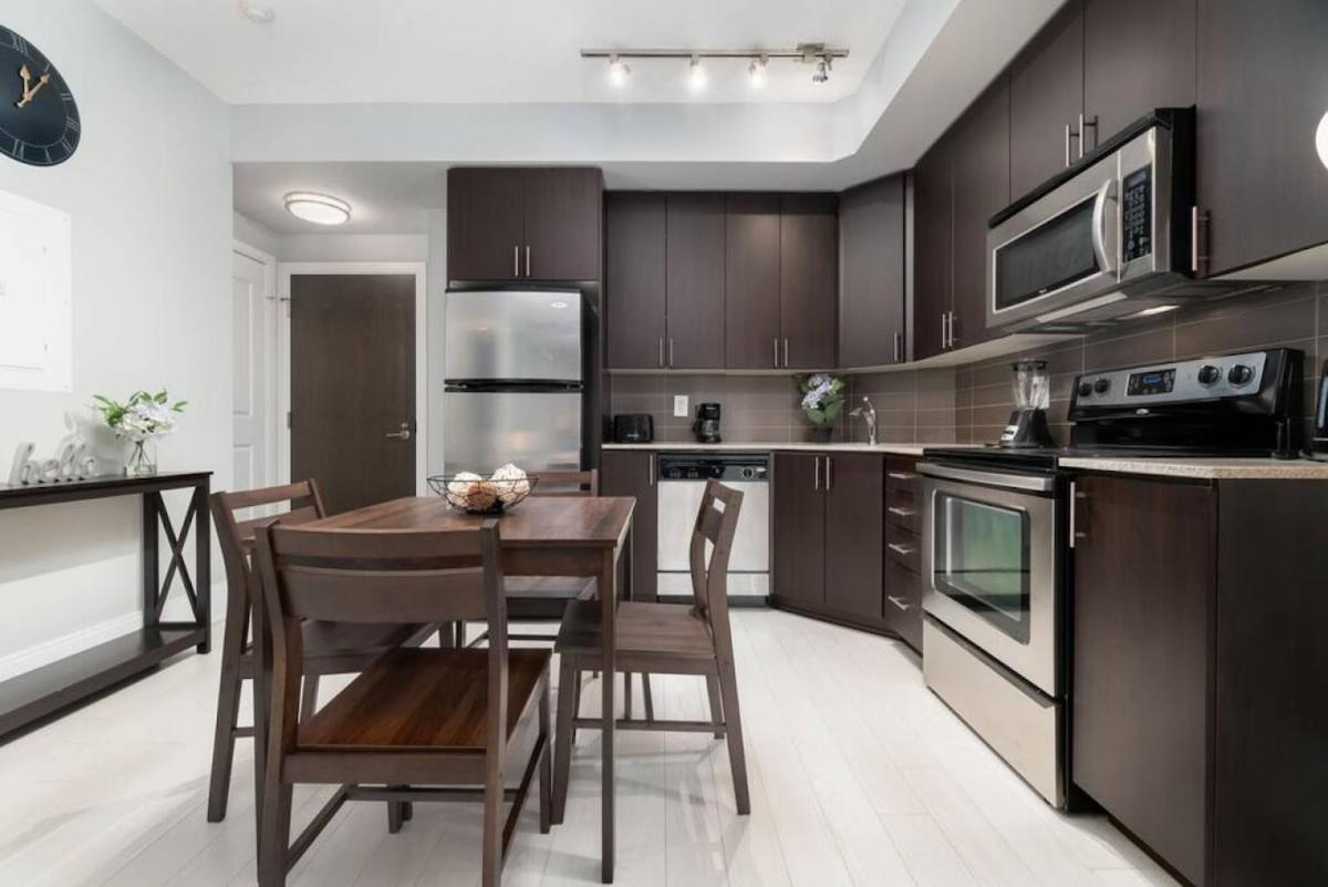 Modern Condo 1 BD 1BA with a Sofabed Downtown - Ferienwohnung Toronto