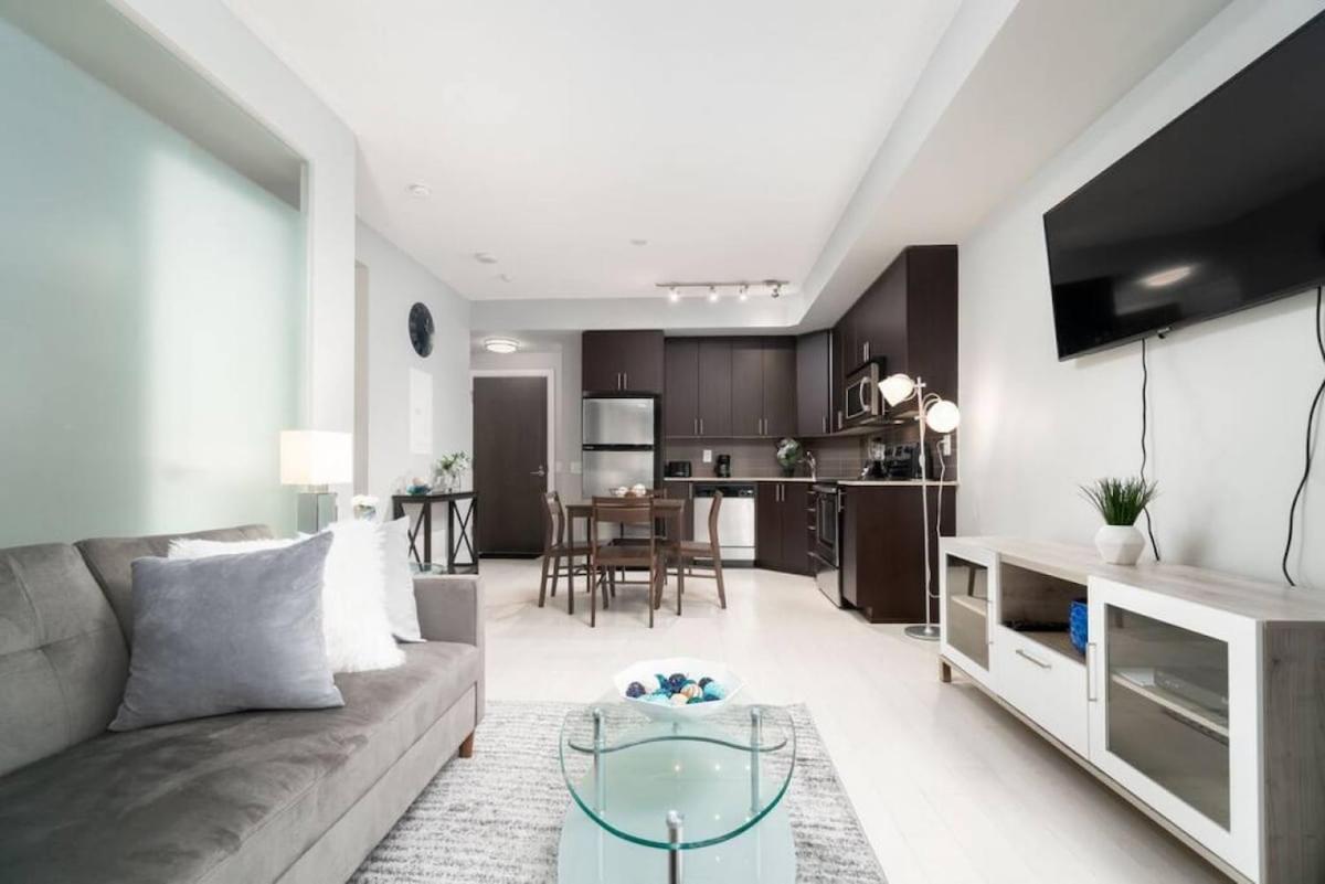 Modern Condo 1 BD 1BA with a Sofabed Downtown - Ferienwohnung Toronto