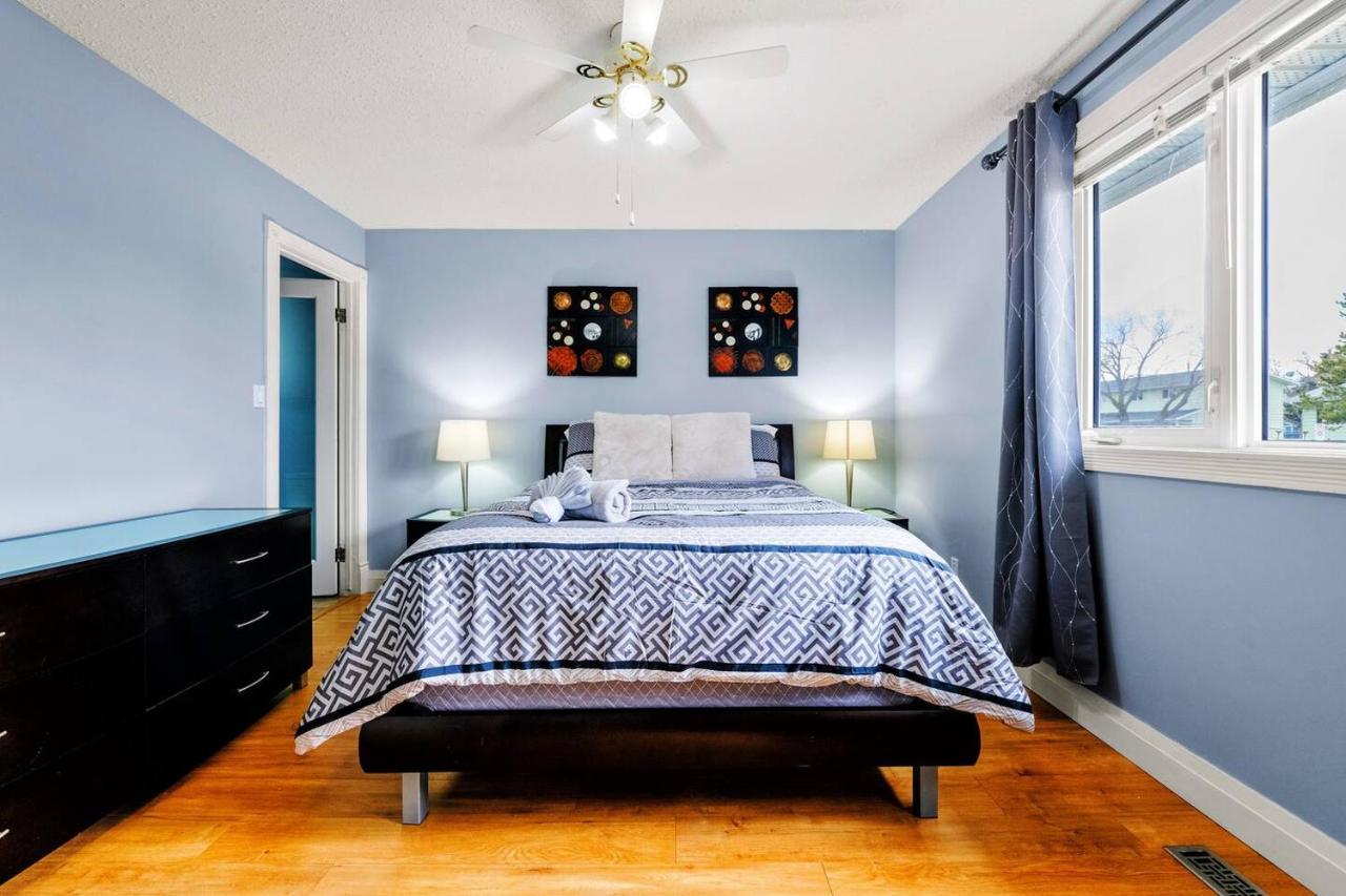 Comfy Getaway - Walk to West Ed Mall - Ferienwohnung Edmonton