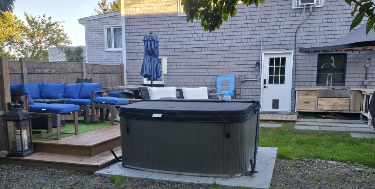 Middletown Modern Townhouse w/Hot Tub - RIBryan Properties - B&B Middletown
