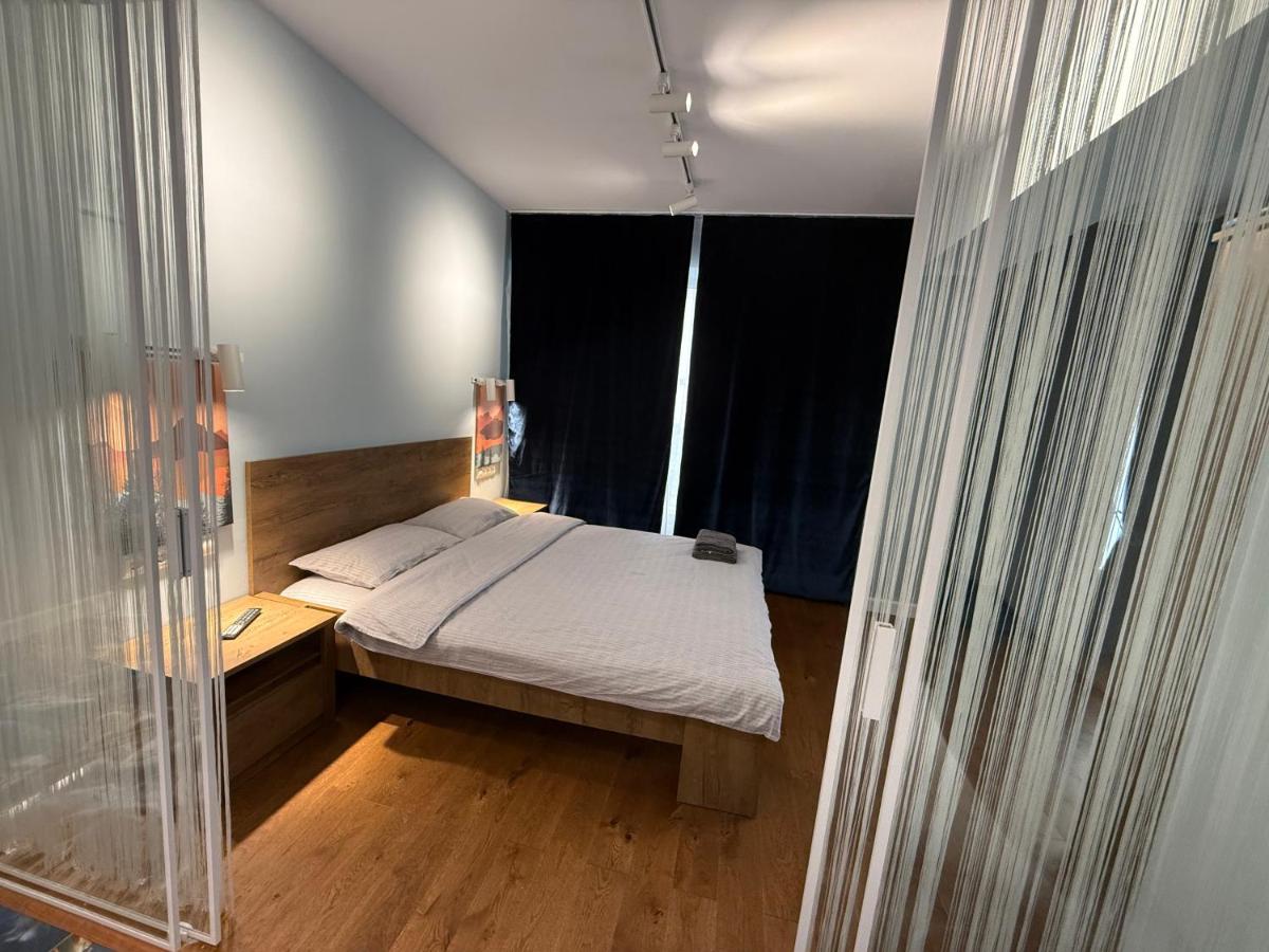 1 plus living near the Airport - B&B Chişinău