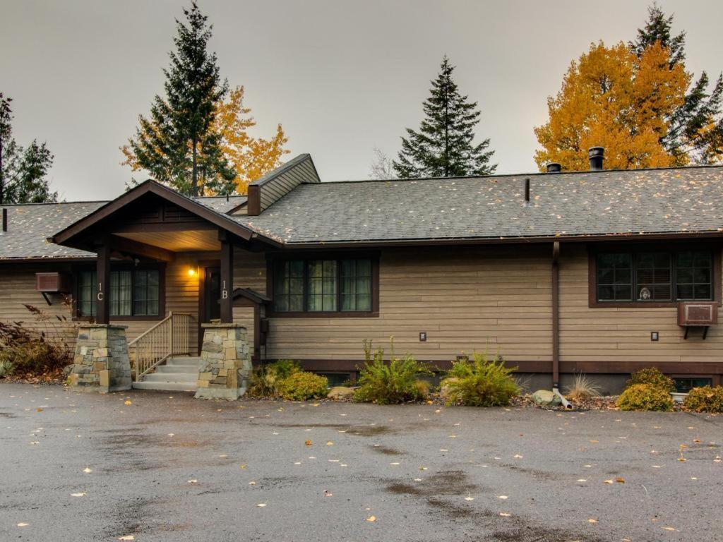 Bay Point Lakefront 1B Up - B&B