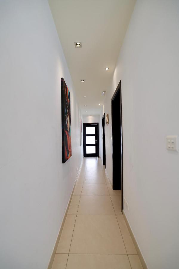 Spinola Bay Seafront Haven 2BR - Ferienwohnung St. Julian's