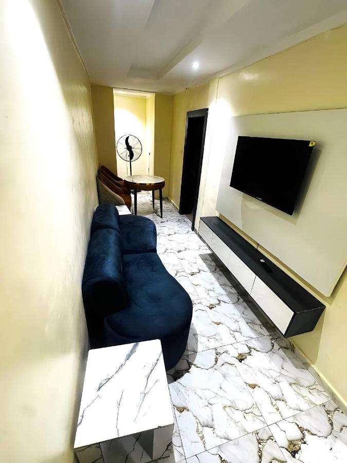 Egbeda Akowonjo Apartment - B&B Okunola