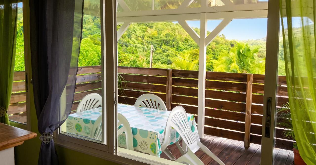 Maison douce à Rivière-Salée avec vue sur jardin & montagne - B&B Rivière Salée