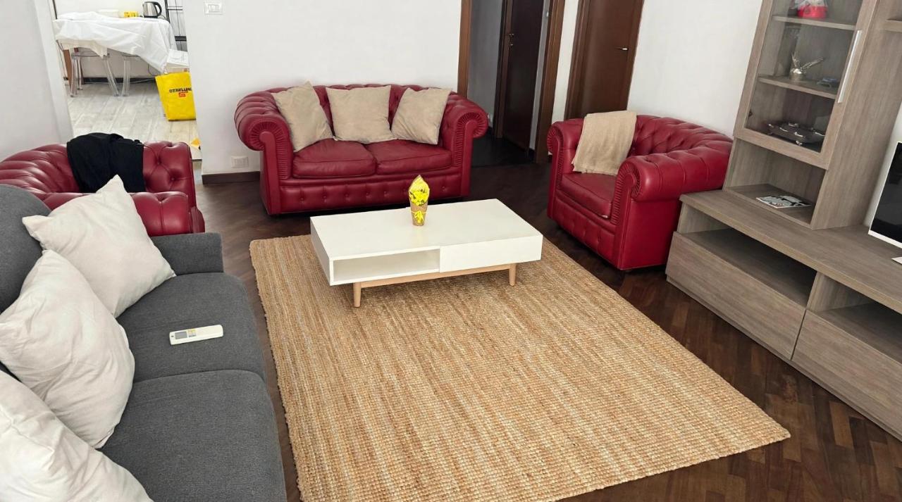 GRANDE SPAZIOSO INTERO APPARTAMENTO IN VIA CAFFARO numero 34 fino 9 persone - Chambres d'hôtes Gênes