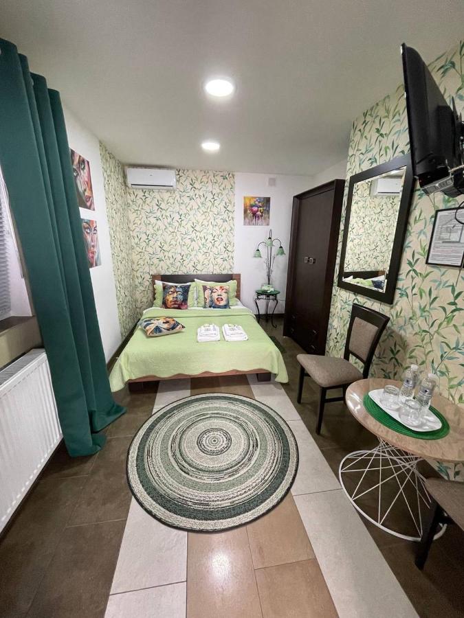 Готель GUEST HOUSE Сауна - B&B Radekhiv