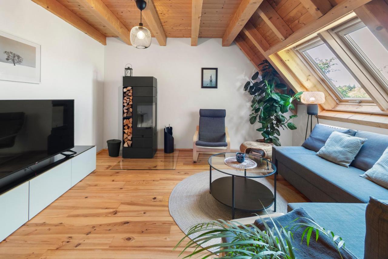 Maisonette im Holzhaus in Dattingen mit Kamin, Balkon und Garten - B&B Dattingen