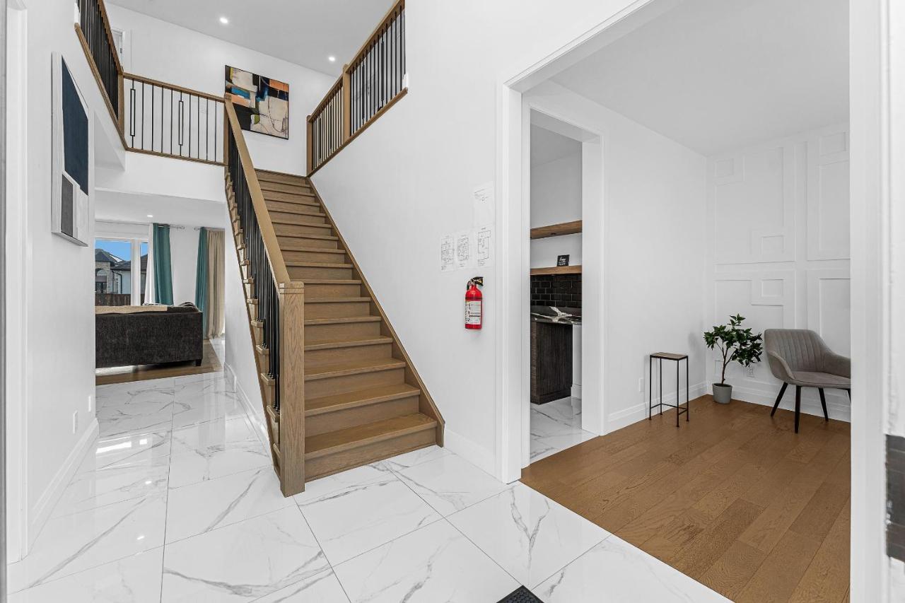 Modern Luxurious Stay - B&B Amherstburg