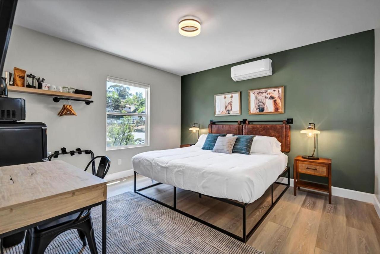 Two Bedroom - King in Master. Heart of Downtown Vista - B&B Vista