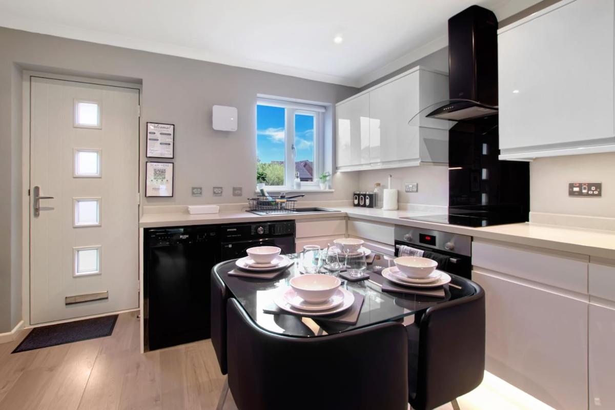 Spotless Two-Bedroom Home with Garden and Parking - Ferienwohnung Stevenage